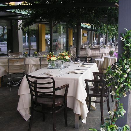 Grand Hotel De La Ville Parma Exterior foto Restaurant in Italy