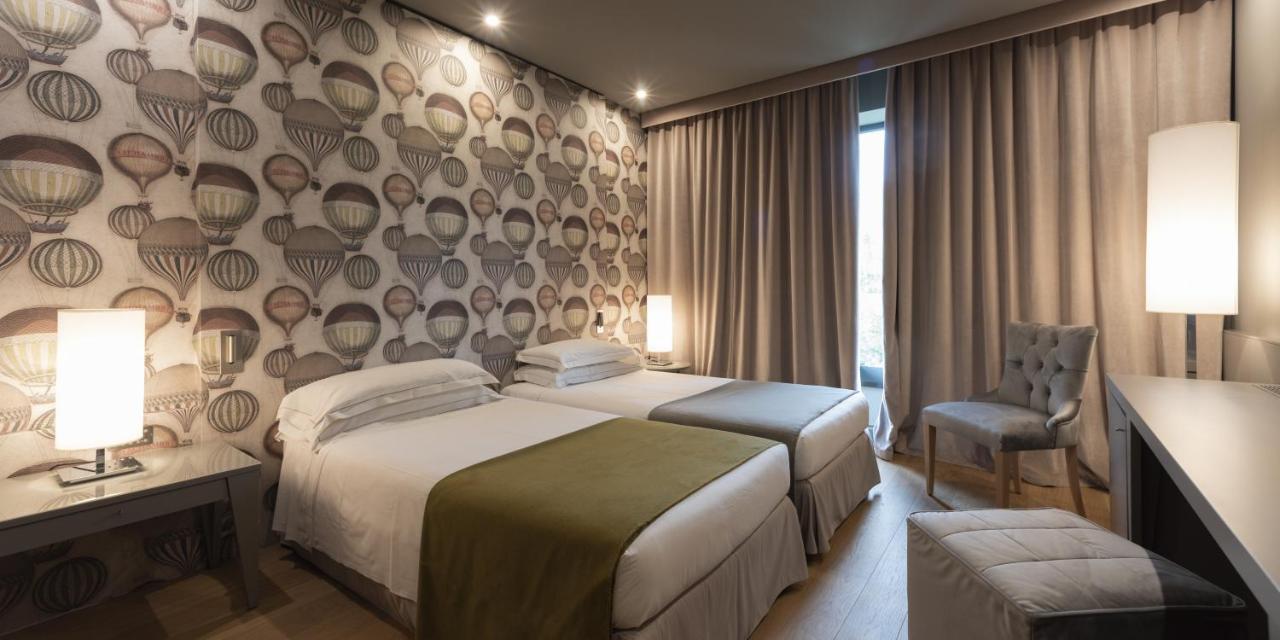 Grand Hotel De La Ville Parma Exterior foto A room at the hotel