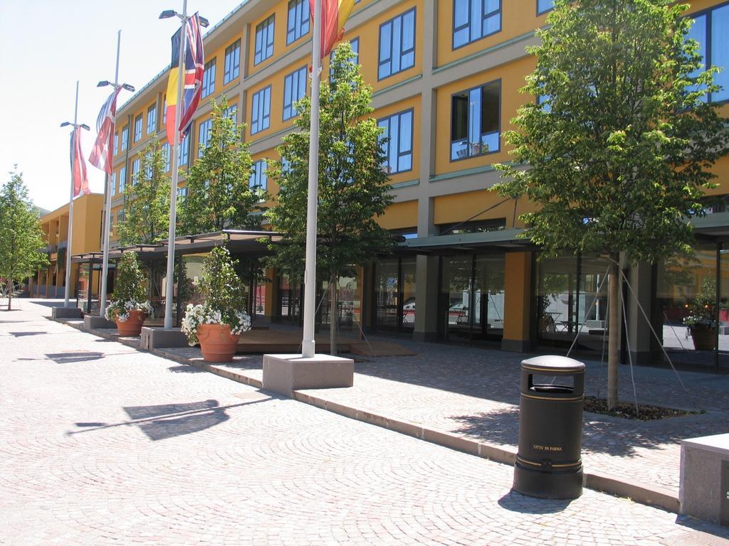 Grand Hotel De La Ville Parma Exterior foto The main building of the University of Novi Sad