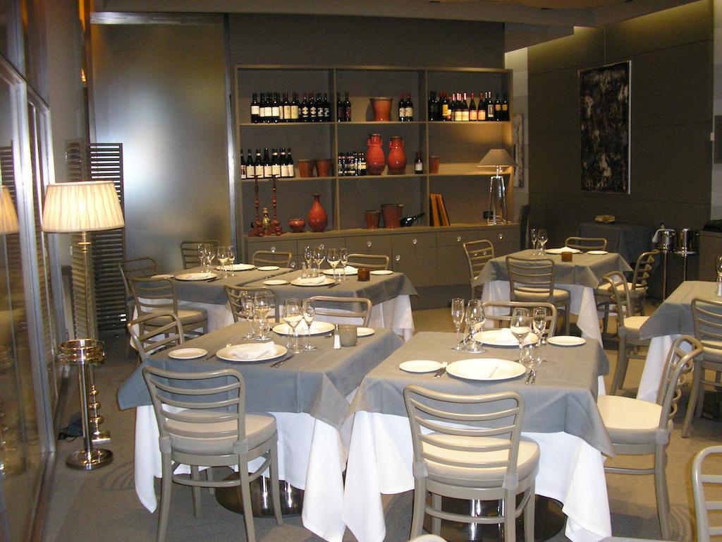 Grand Hotel De La Ville Parma Exterior foto Interior of the restaurant