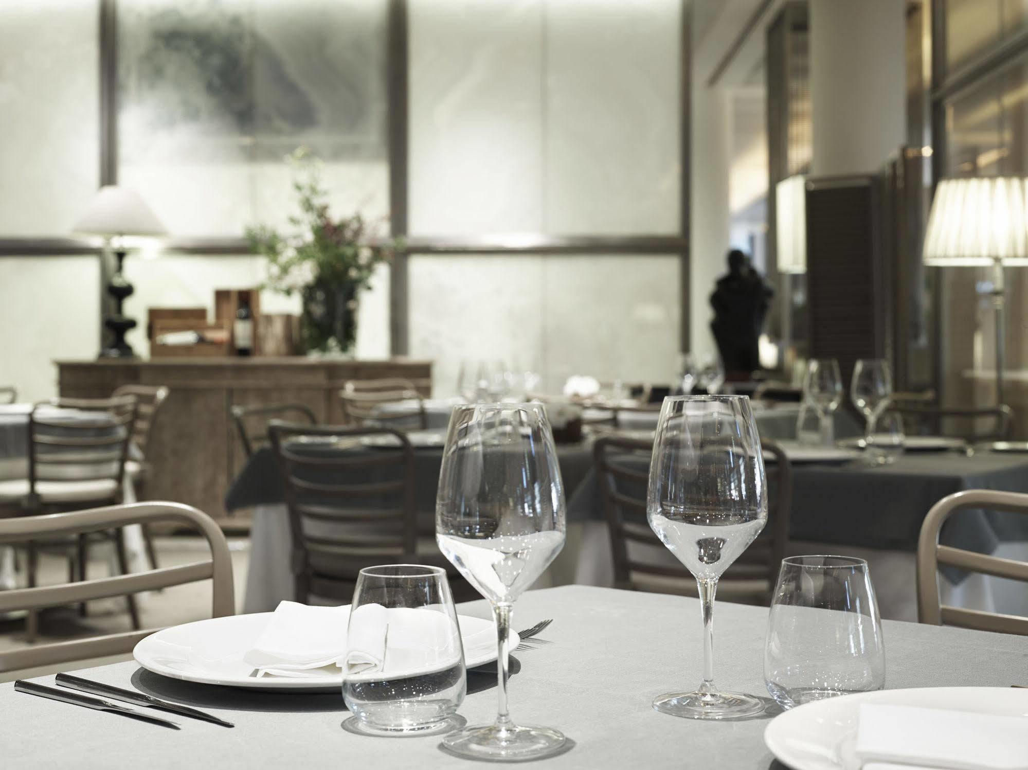 Grand Hotel De La Ville Parma Exterior foto Interior of the restaurant