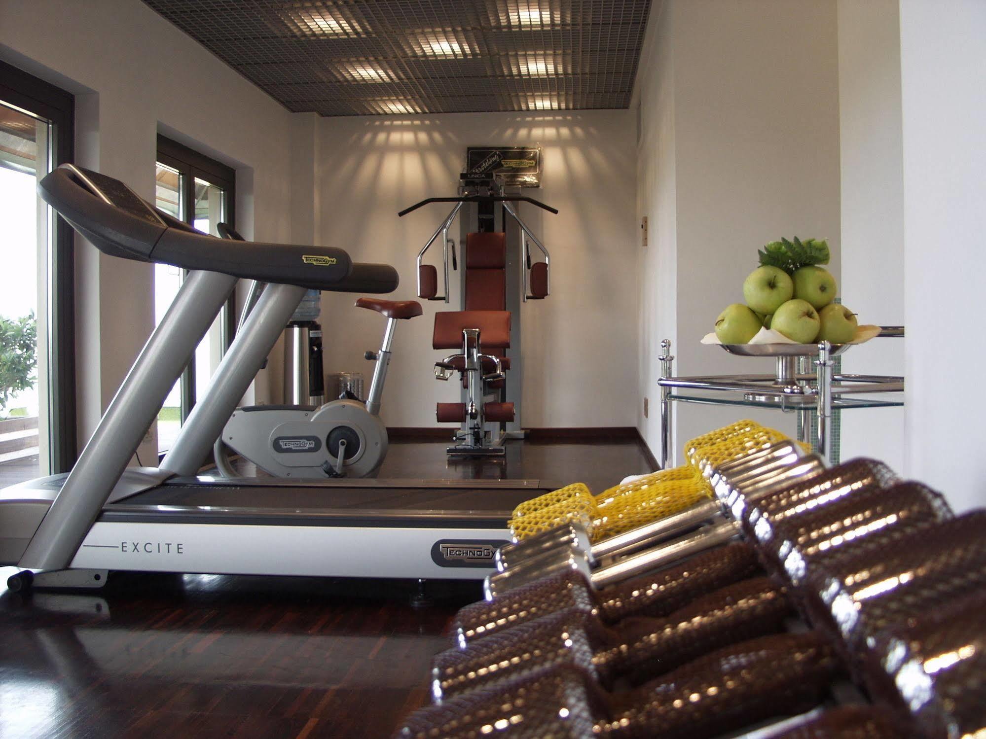 Grand Hotel De La Ville Parma Exterior foto A home gym